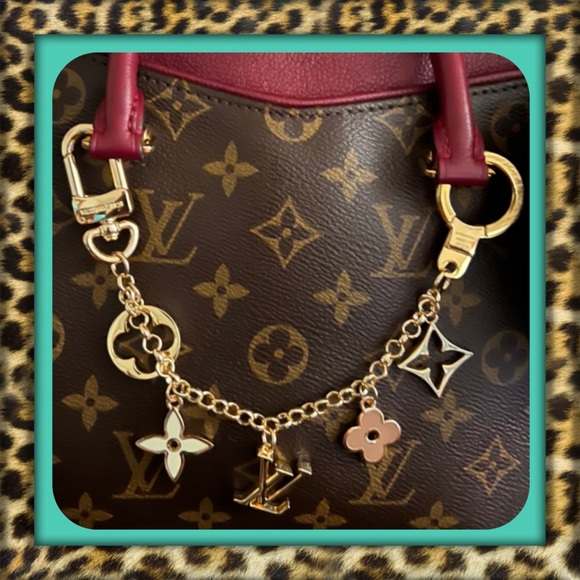 👑✅PRICE FIRM✅AUTHENTIC Louis Vuitton Fleur De Charm Accessory - Picture 1 of 17